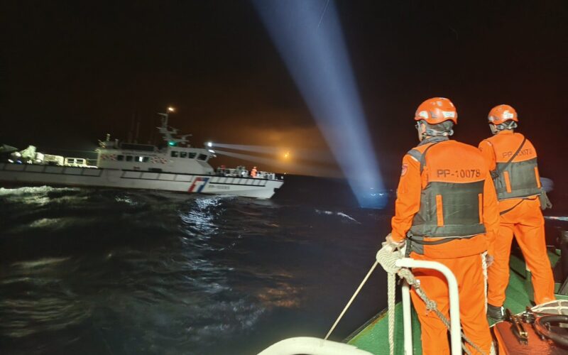 Taiwan Coast Guard looking for ROCAF F 16 fighter jet pilot