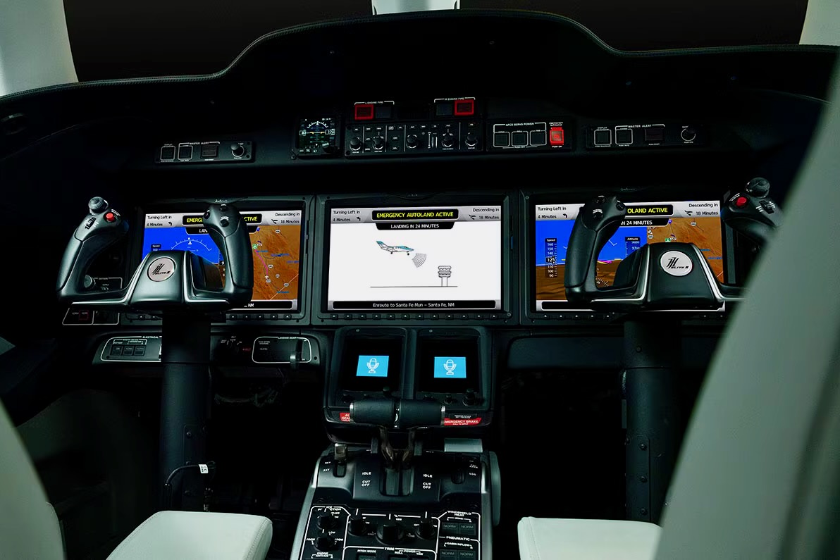 EAL-Cockpit-Press-Photo_1440