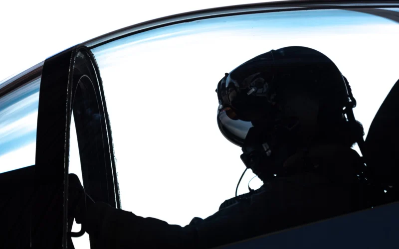 US Air Force F 35 pilot preparing for takeoff