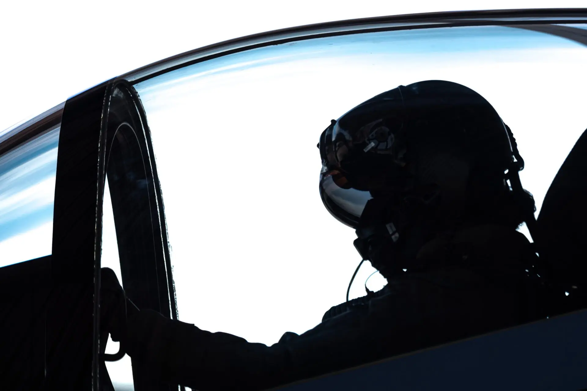 US Air Force F 35 pilot preparing for takeoff