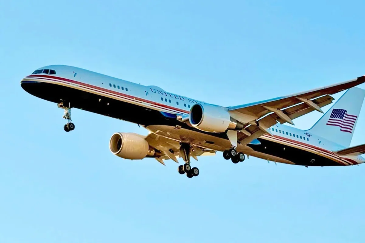 c 32 new red white and blue trump livery c-32-new-red-white-and-blue-trump-livery