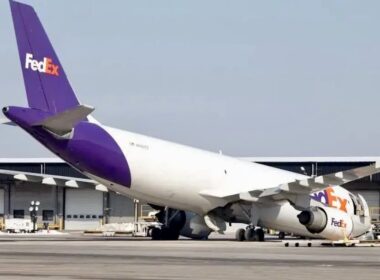 fed-ex-airbus-with-collapsed-nose-gear-at-baltimore-today-v0-47q8y045bkhg1