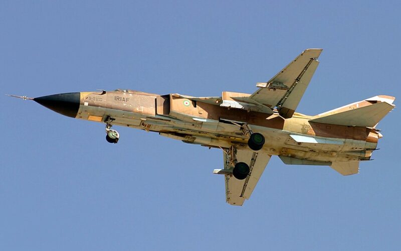 A Sukhoi Su 24MK of IRIAF flighting over Shiraz A_Sukhoi_Su-24MK_of_IRIAF_flighting_over_Shiraz