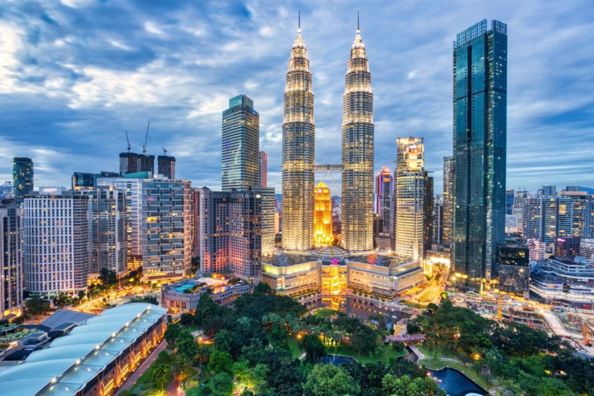 Lufthansa flies to KL