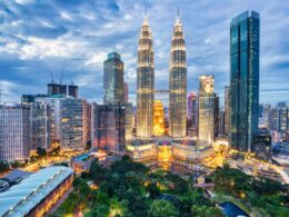 Lufthansa flies to KL