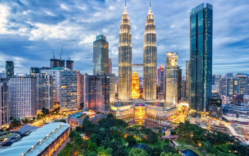 Lufthansa flies to KL