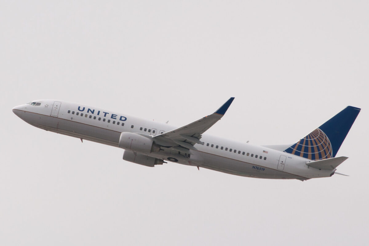 United Airlines Boeing 737 800
