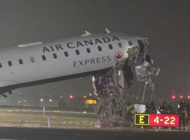 air-canada-crj-collided-with-a-fire-truck-at-laguardia-v0-fmoy7v8j3qqg1