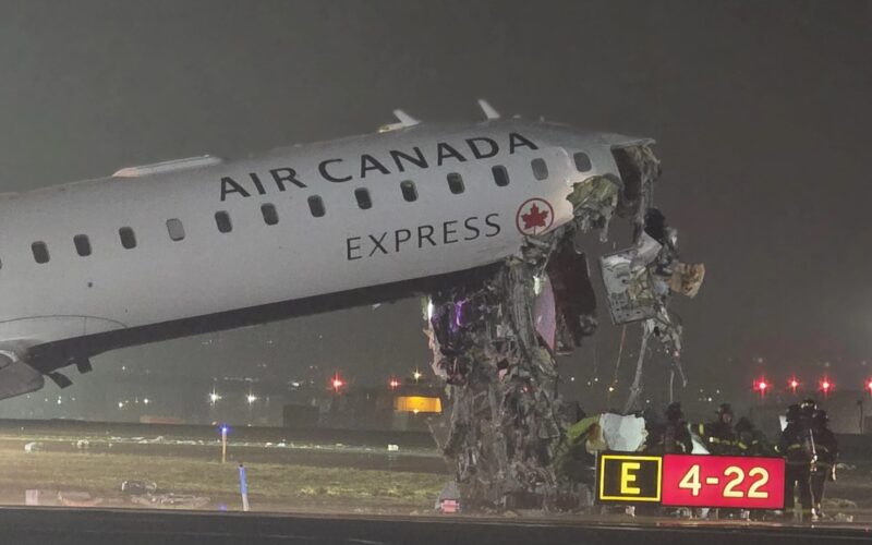 air-canada-crj-collided-with-a-fire-truck-at-laguardia-v0-fmoy7v8j3qqg1