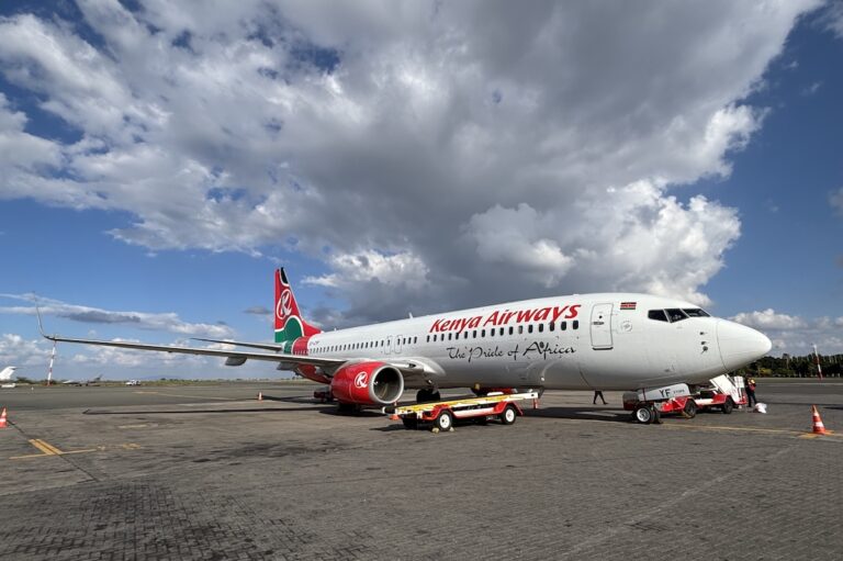 kenya airways b737-800