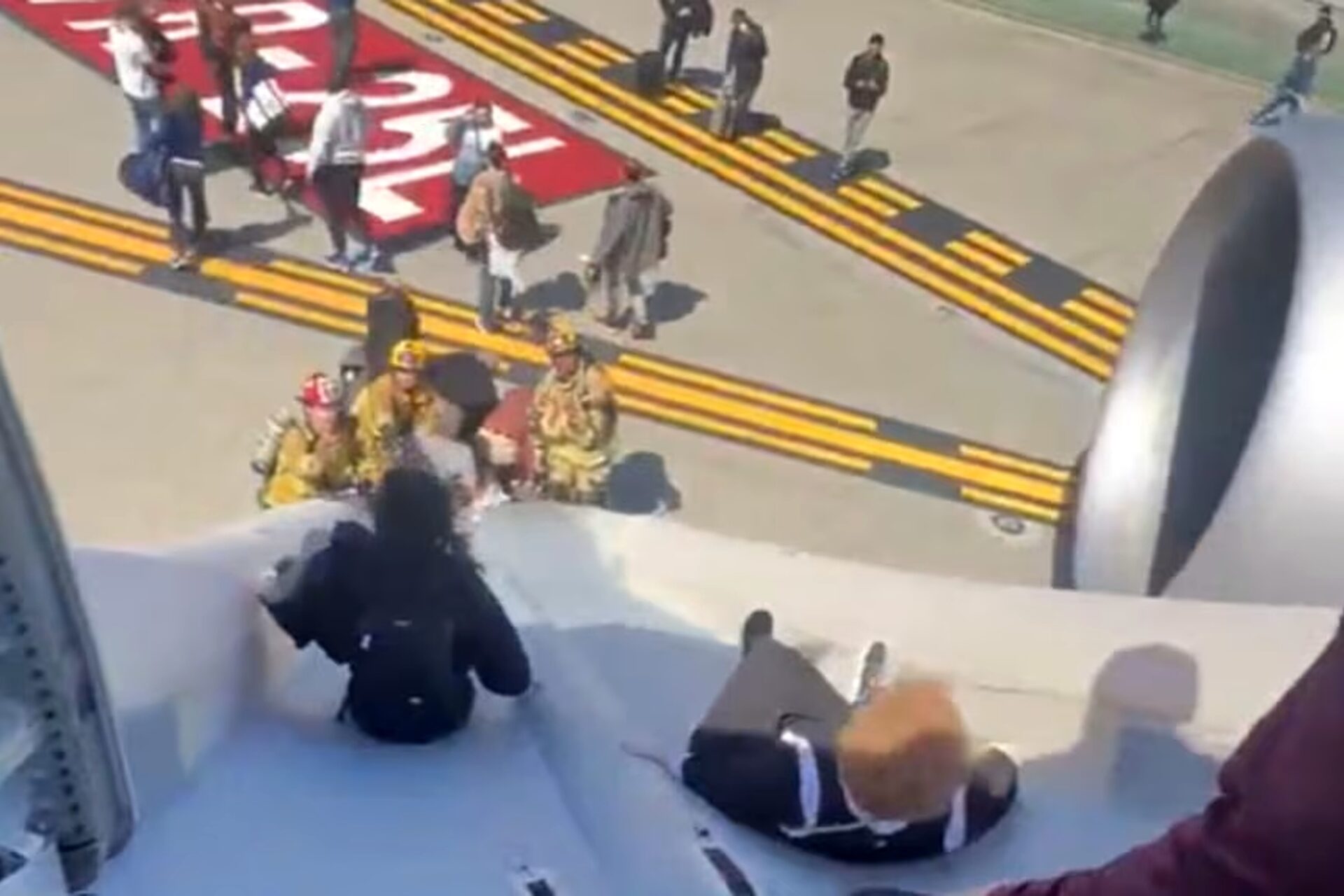 United 787 evacuated at LAX after reported engine fire