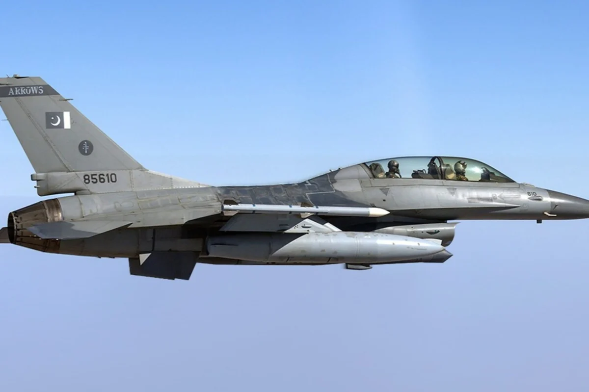 Pakistan Air Force F 16BM Fighting Falcon Pakistan Air Force F 16BM Fighting Falcon