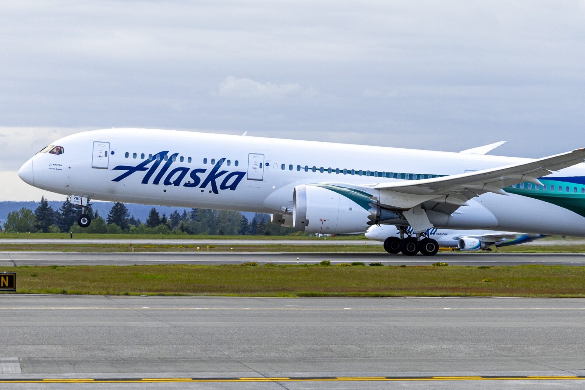 Alaska Airlines arrives at Heathrow after completing first flight from Seattle