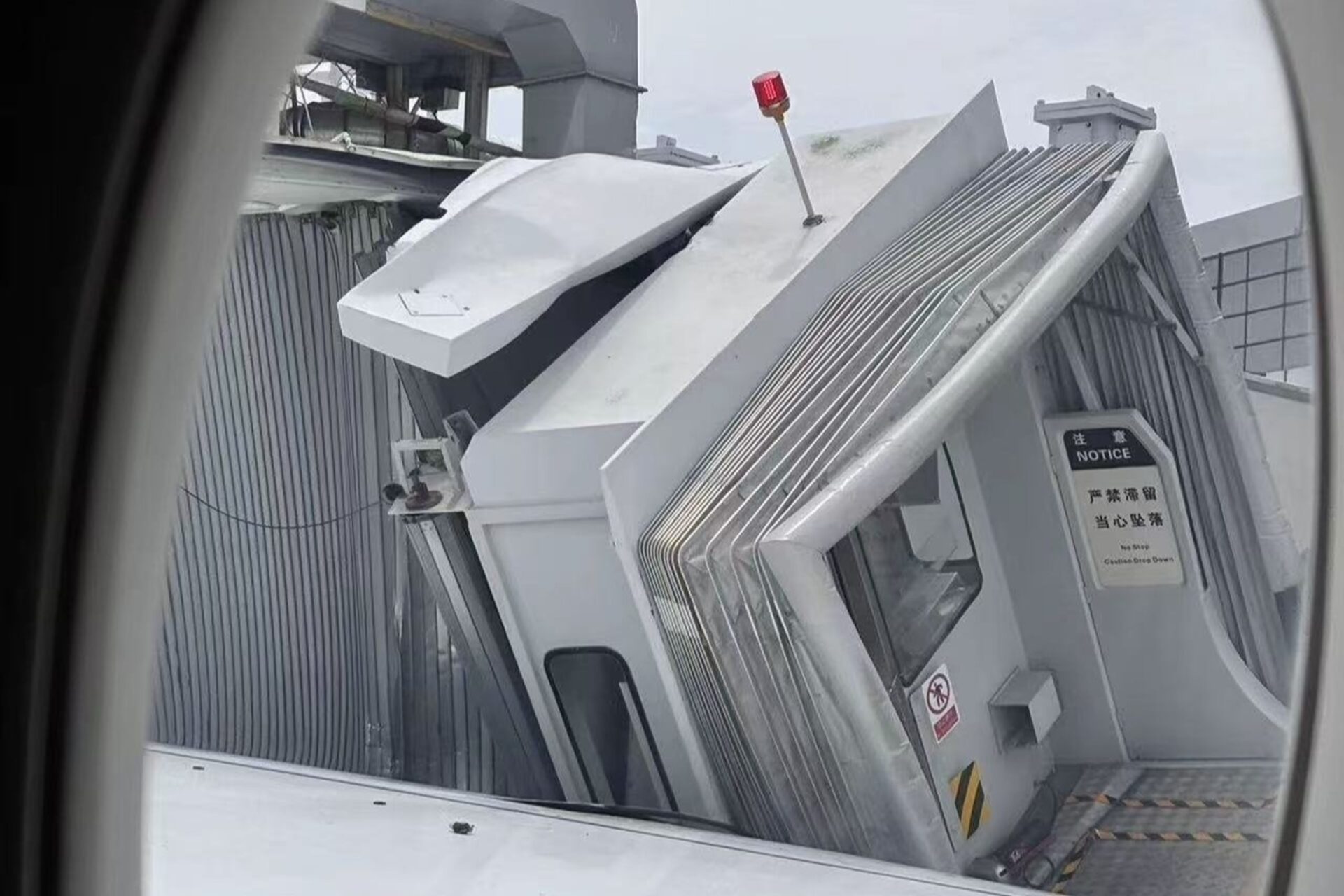 China Eastern A350 strikes jet bridge in Shanghai: video