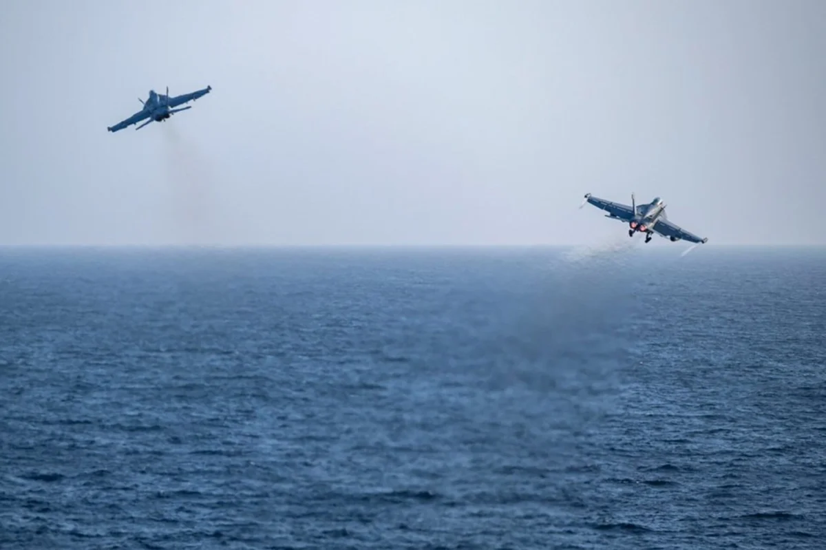 FA 18 Super Hornets and EA 18G Growlers USS Abraham Lincoln