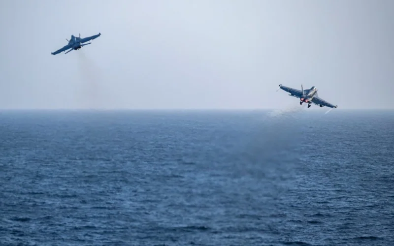 FA 18 Super Hornets and EA 18G Growlers USS Abraham Lincoln