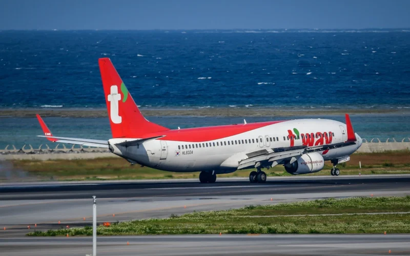 HL8324 TWay Air Boeing 737 800
