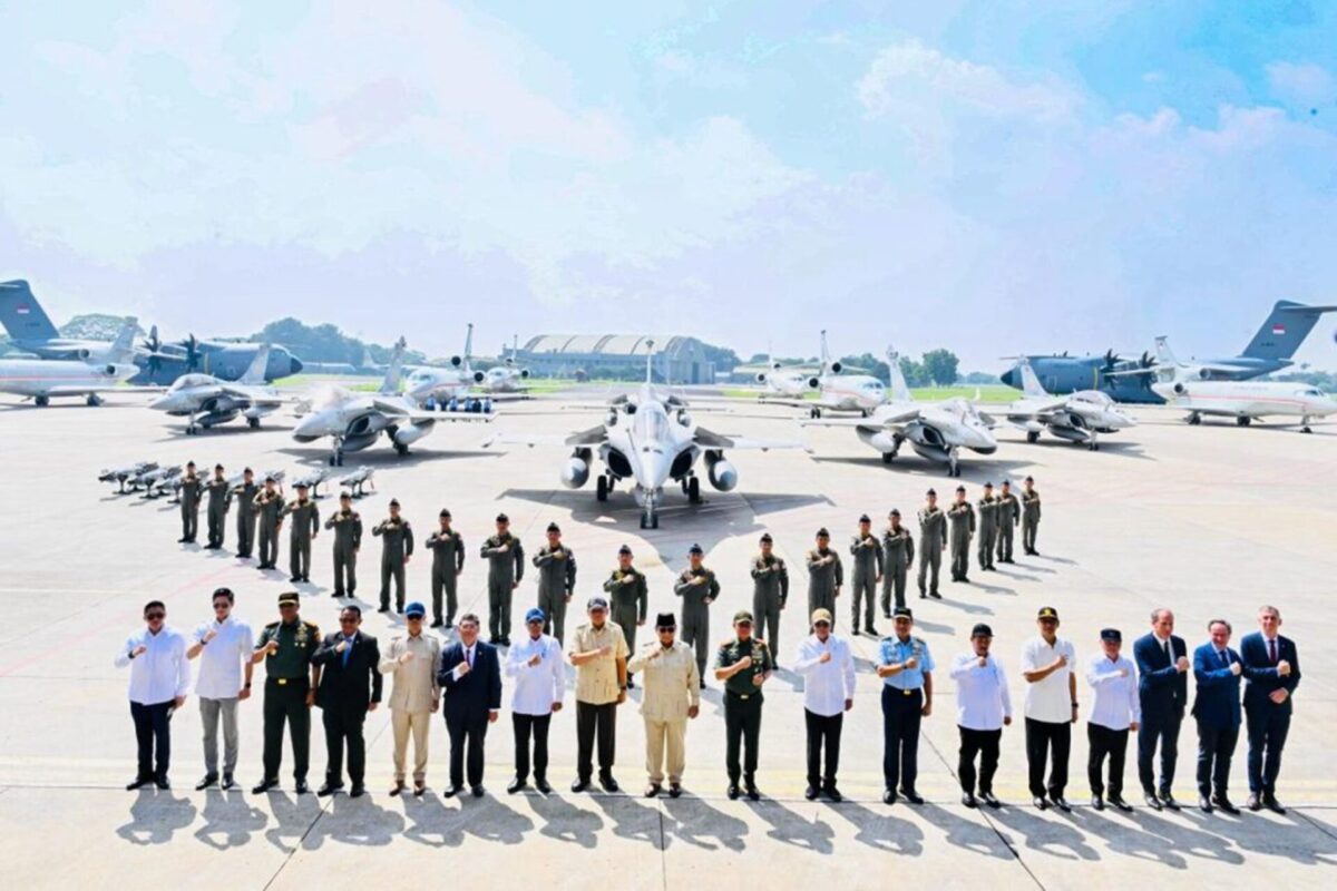 President Prabowo Subianto stands with senior officials and Indonesian Air Force personnel in front of the newly inducted Dassault Rafales Falcon 8X jets and Airbus A400M MRTT at Halim Perdanakusuma Air Base President Prabowo Subianto stands with senior officials and Indonesian Air Force personnel in front of the newly inducted Dassault Rafales Falcon 8X jets and Airbus A400M MRTT at Halim Perdanakusuma Air Base