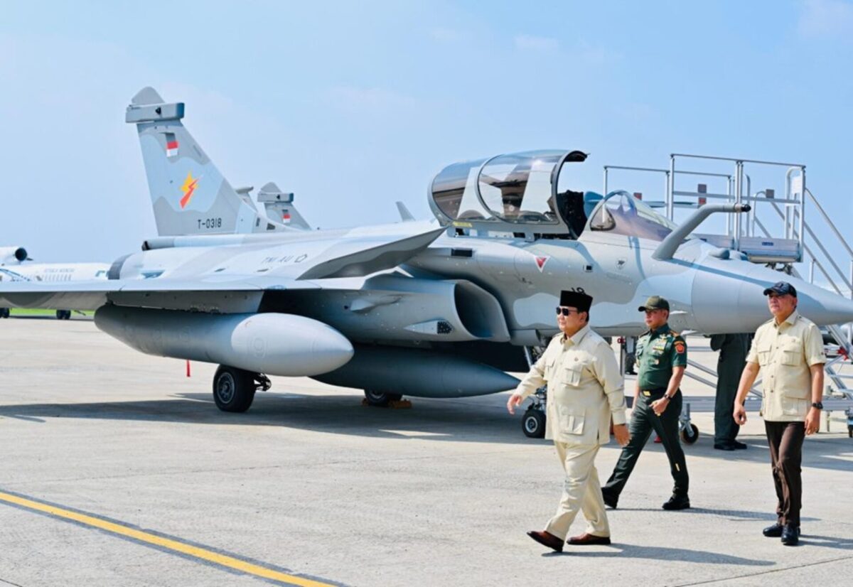 President Prabowo Subianto walks past a Skadron Udara 12 Rafale B registered T 0318 during the formal handover ceremony at Halim Perdanakusuma
