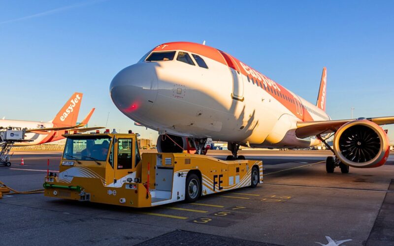 easyJet Taxibot easyJet Taxibot