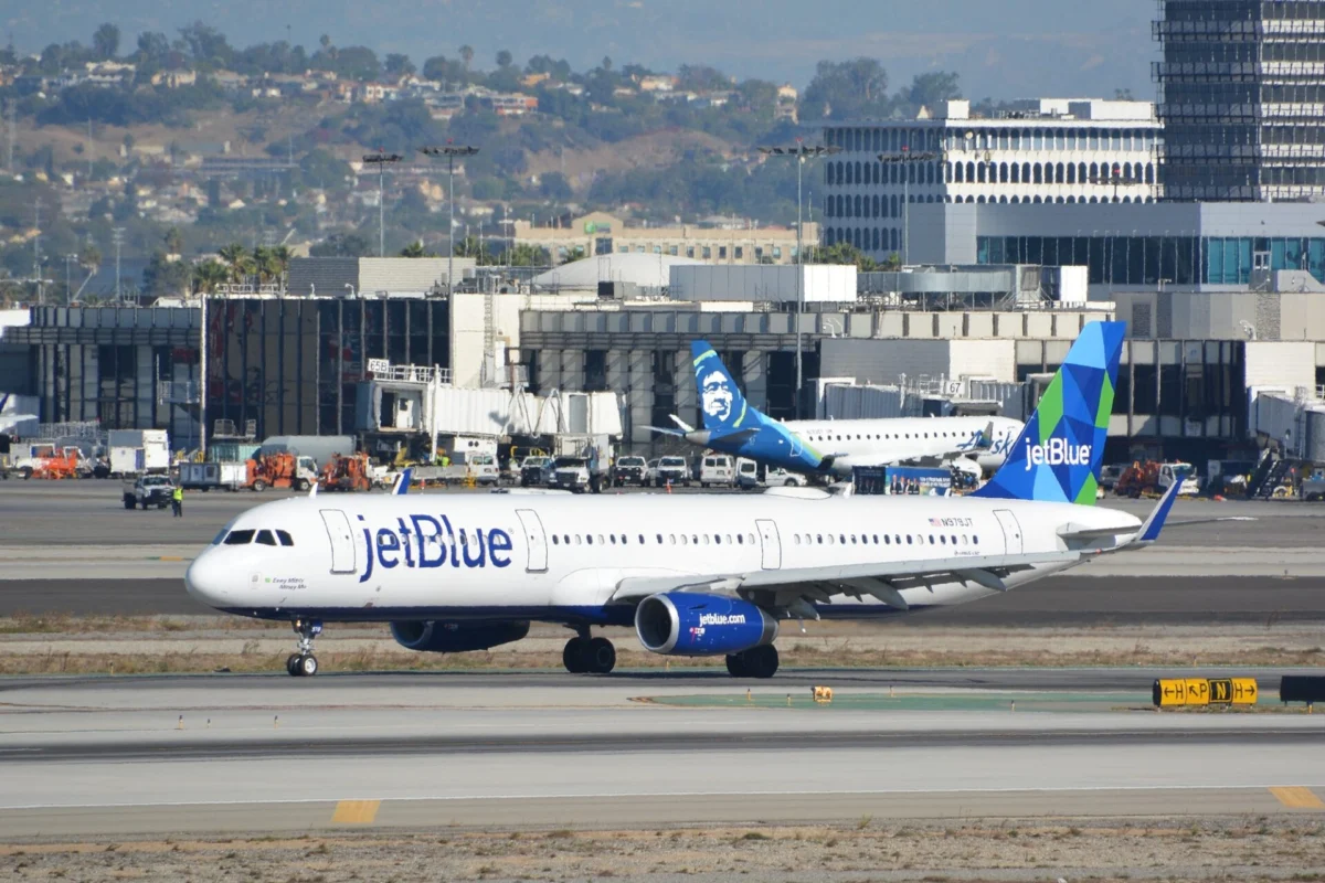 JetBlue Airbus A321 200 N979JT