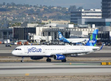 JetBlue Airbus A321-200 N979JT