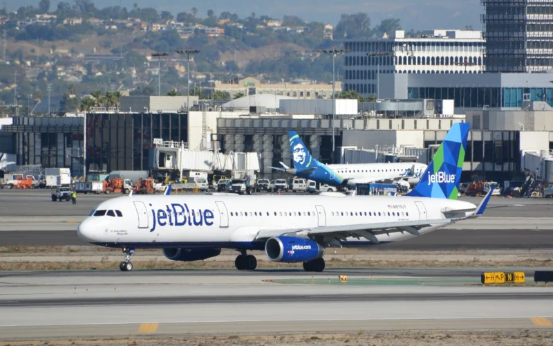JetBlue Airbus A321 200 N979JT