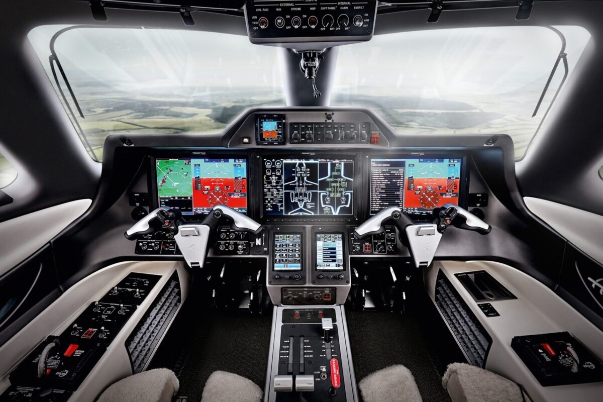 Embraer Phenom 300EV flightdeck Embraer Phenom 300EV flightdeck
