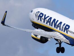 Ryanair Boeing 737 8AS