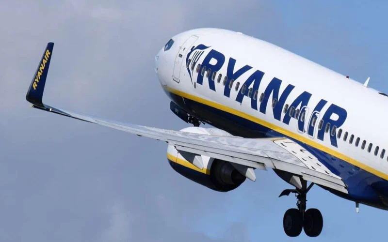 Ryanair Boeing 737 8AS