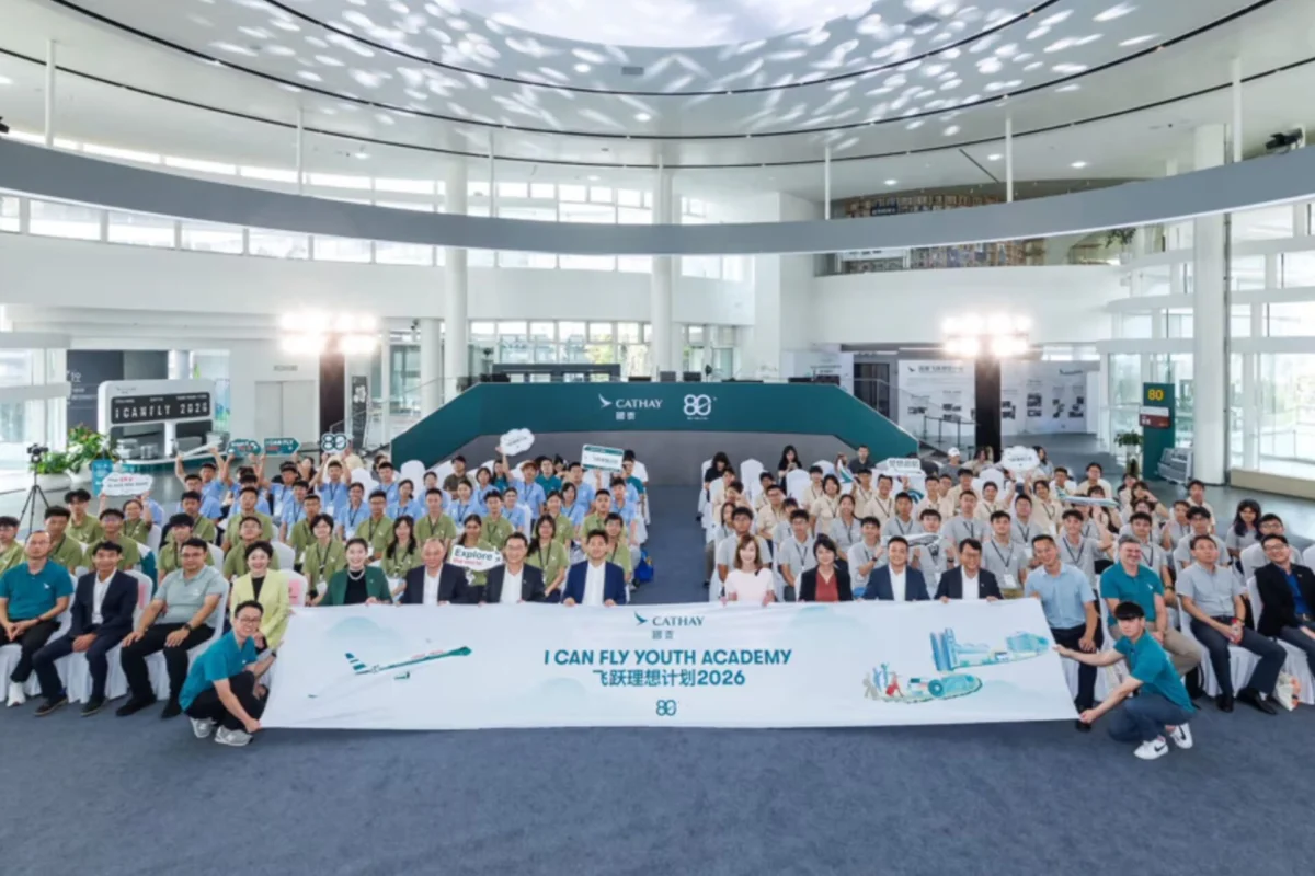 Cathays I Can Fly unites Hong Kong mainland China students Large crowd of people in a bright atrium pose for a group photo behind a banner that reads I CAN FLY YOUTH ACADEMY with Cathay logos in the background