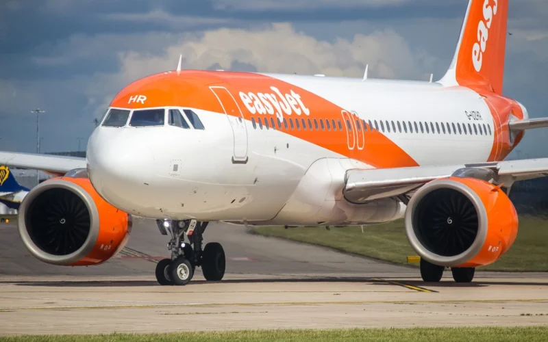 easyjet Airbus A320new G UZHR