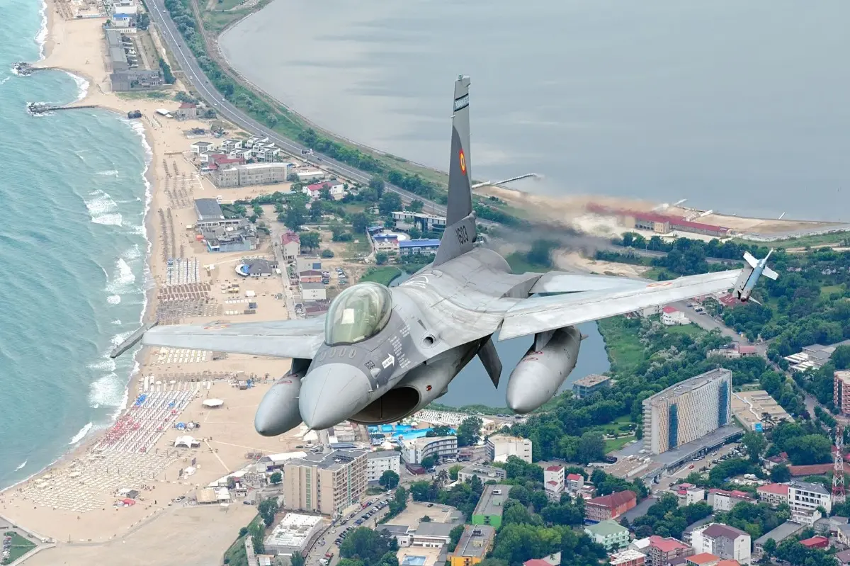 A Romanian Air Force F 16 flies over Constanța on Romanias Black Sea coast