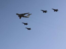 Algerian Air Force Su 30 fighters flying alongside an Il 78 tanker over Niger