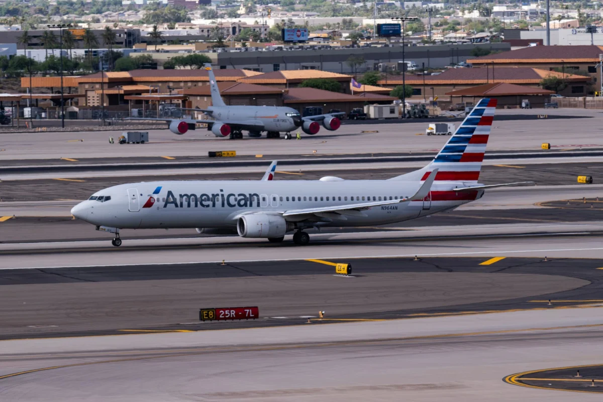 American Airlines Boeing 737 800 N964AN departs Phoenix Sky Harbor International Airport American Airlines Boeing 737 800 N964AN departs Phoenix Sky Harbor International Airport