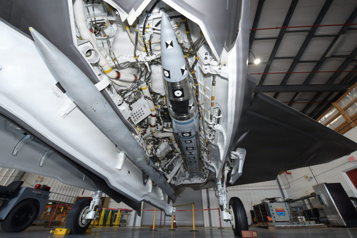 AIM 424 Long Range Air to Air Missile LRAAM An AIM 424 Malice long range air to air missile inside the weapons bay of a US Navy F 35C Lightning II