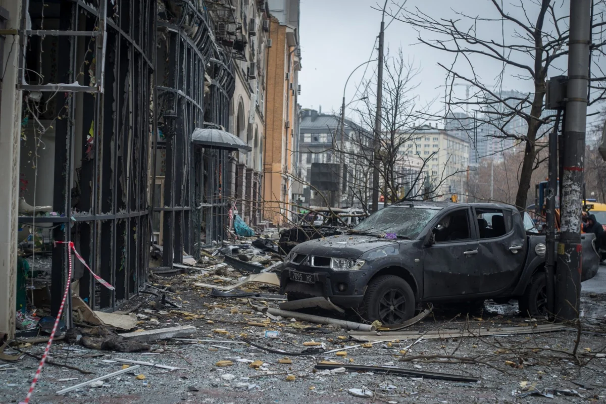 Consequences of a Russian bombing attack on Kyiv involving both ballistic missiles and drones
