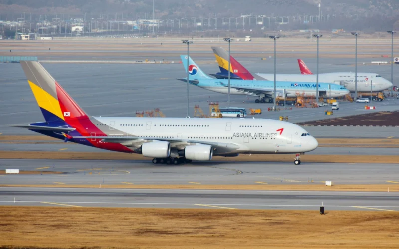 Korean Air, Asiana secure approvals for December merger