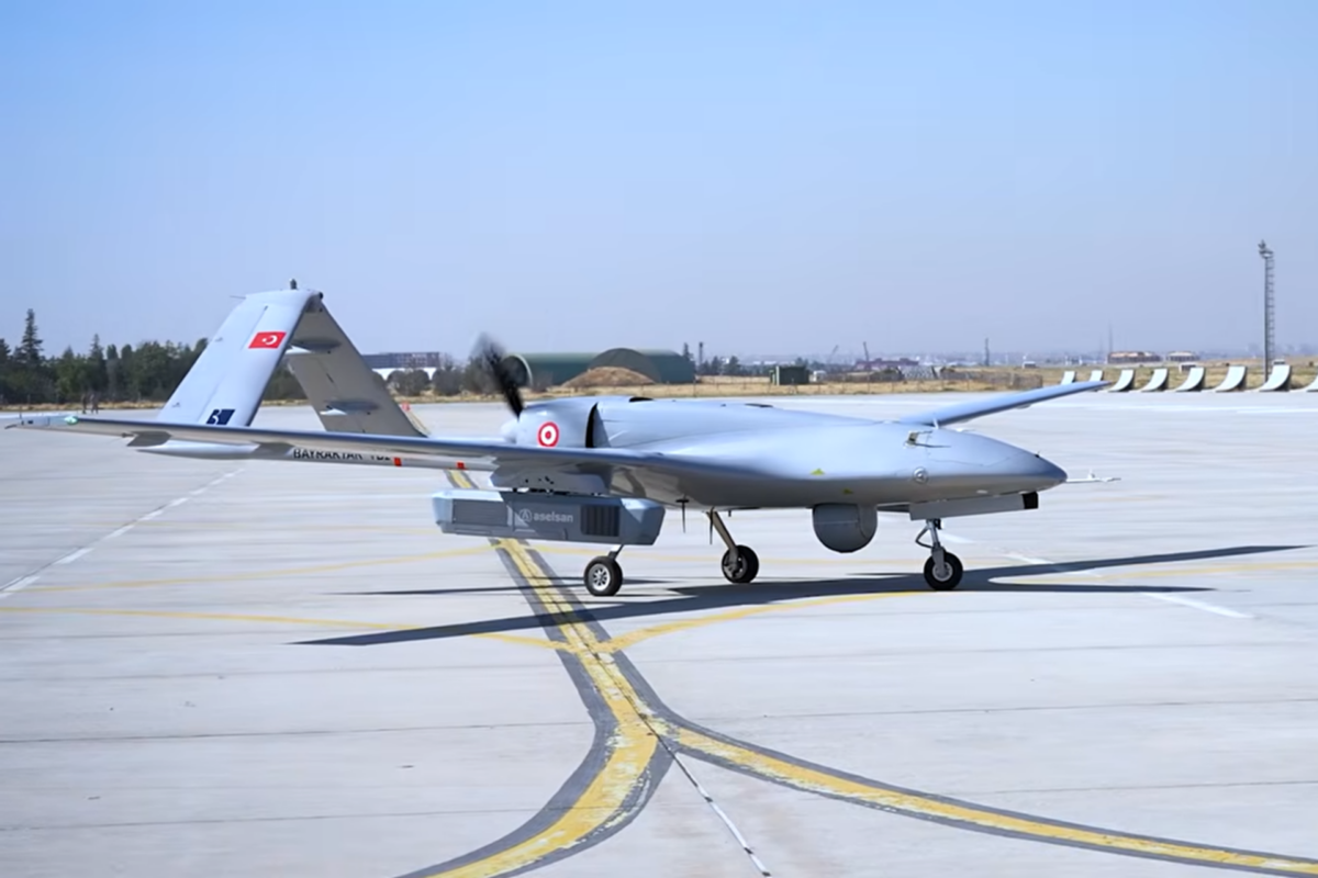 Bayraktar TB2 equipped with ASELSAN electronic warfare pods during trials in Turkey Bayraktar TB2 equipped with ASELSAN electronic warfare pods during trials in Turkey