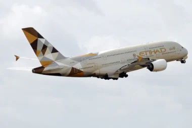 Etihad Airways A6 APB Airbus A380 800
