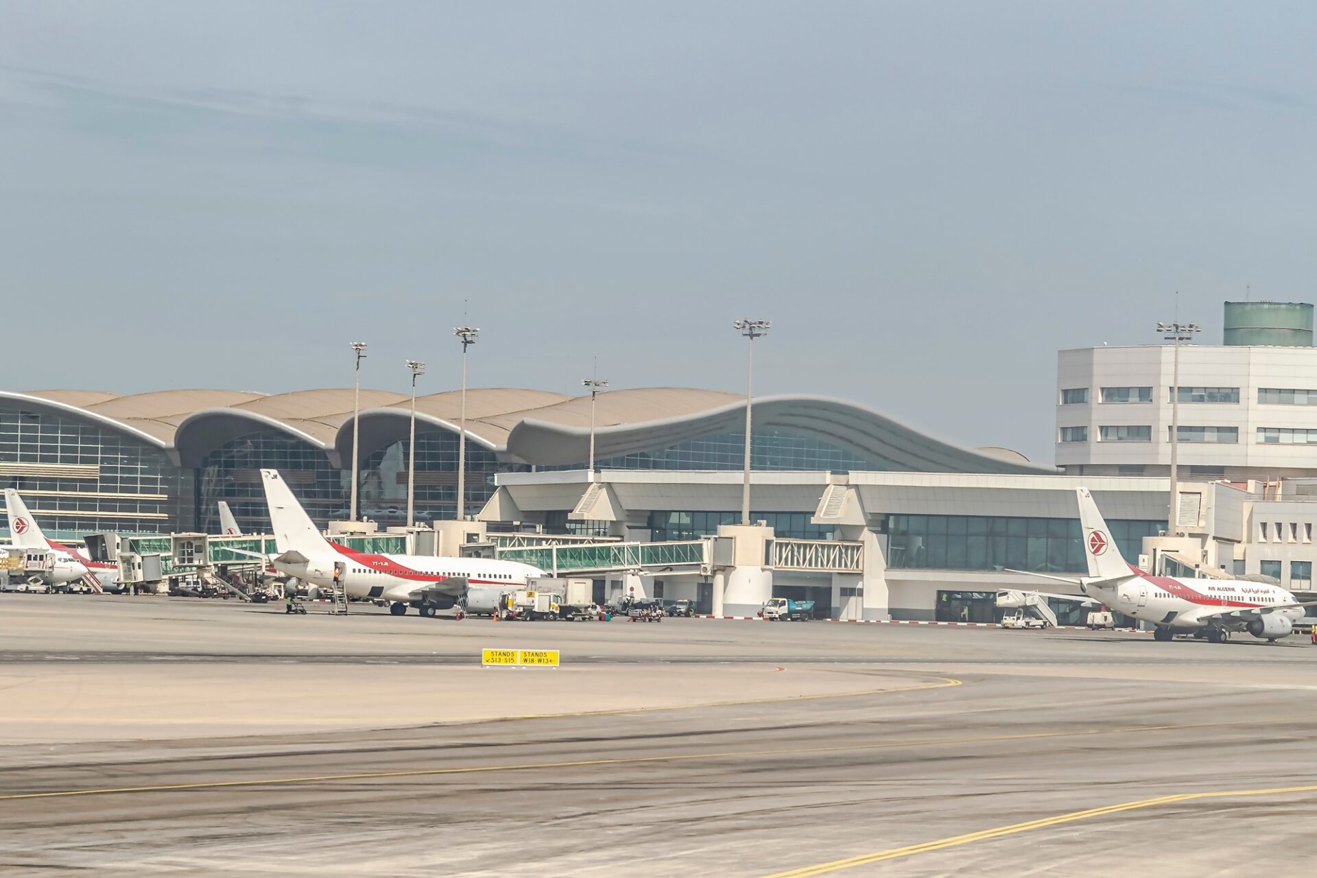 Algeria closes its airspace to civilian and military aircraft registered in UAE
