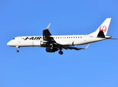 Japan Airlines Embraer E190