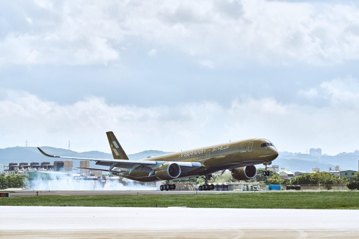 Starlux Airbus A350 1000 gold Starlux Airbus A350 1000