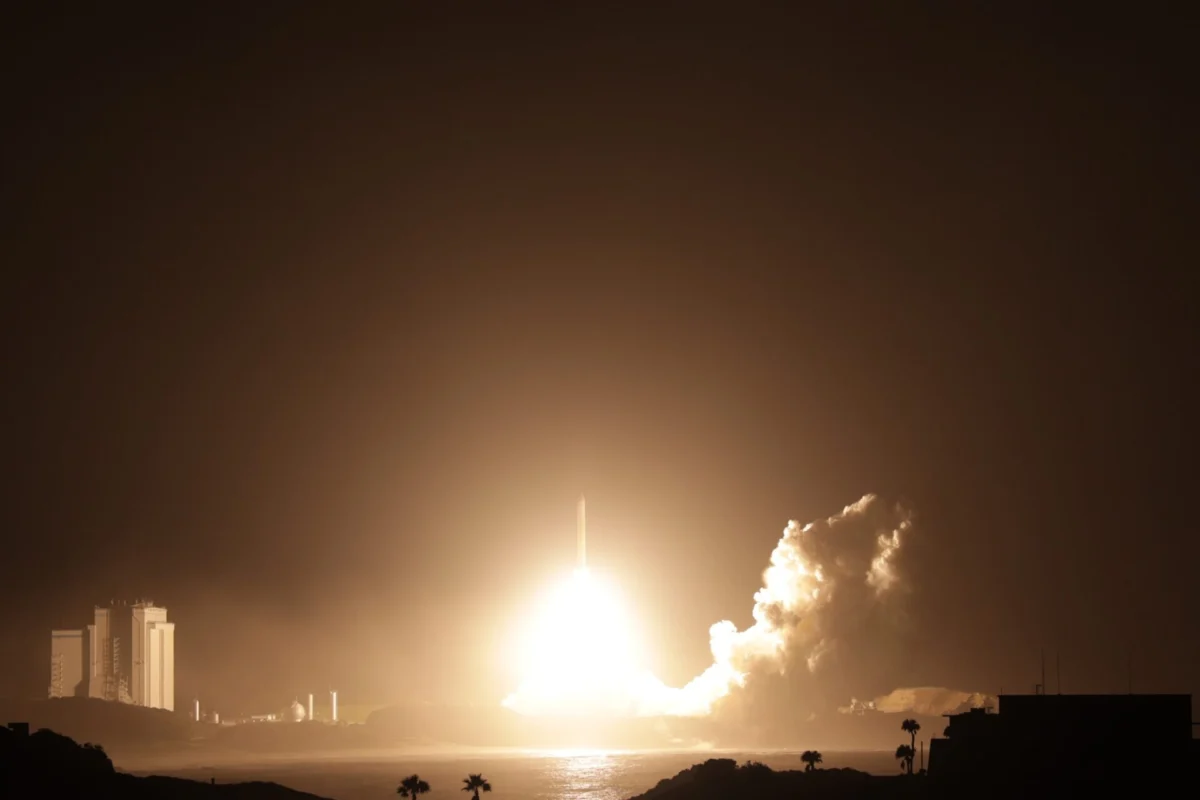 Japans H3 rocket lifts off from Tanegashima Space Center on October 20 2026 carrying the MMX spacecraft toward Mars Japans H3 rocket lifts off from Tanegashima Space Center on October 20 2026 carrying the MMX spacecraft toward Mars