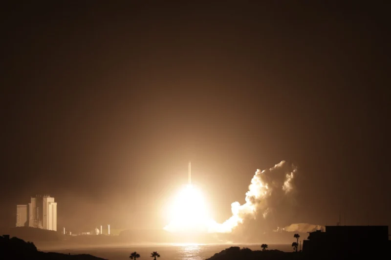 Japans H3 rocket lifts off from Tanegashima Space Center on October 20 2026 carrying the MMX spacecraft toward Mars