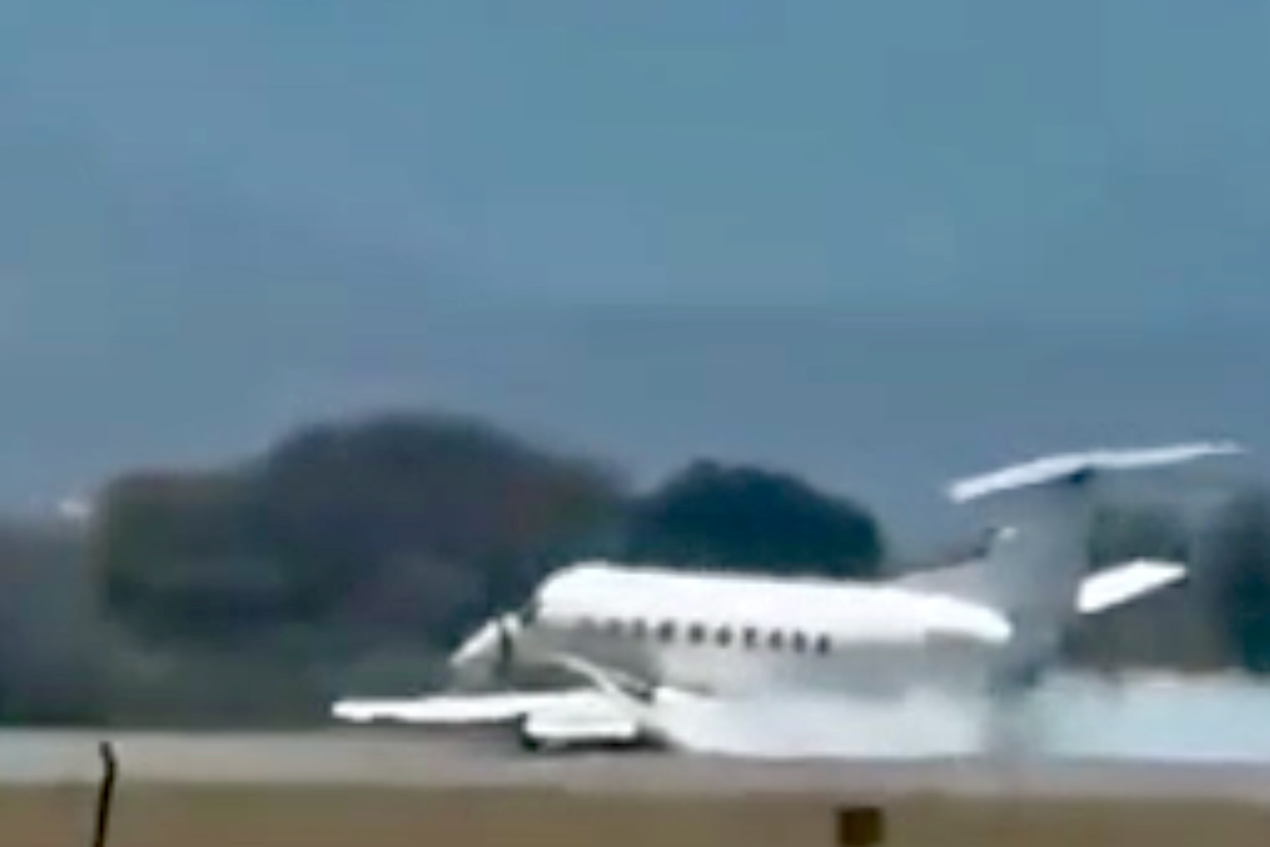 Embraer EMB‑120 makes emergency landing at Kilimanjaro after zebra strike
