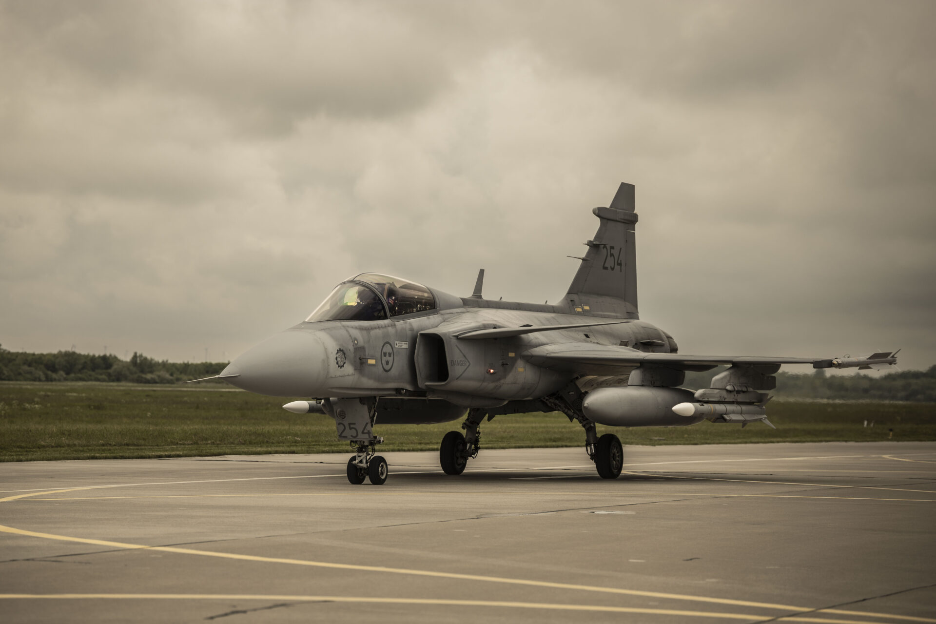 Swedish Gripen fighters assist Poland during Russian missile and drone attack on Ukraine