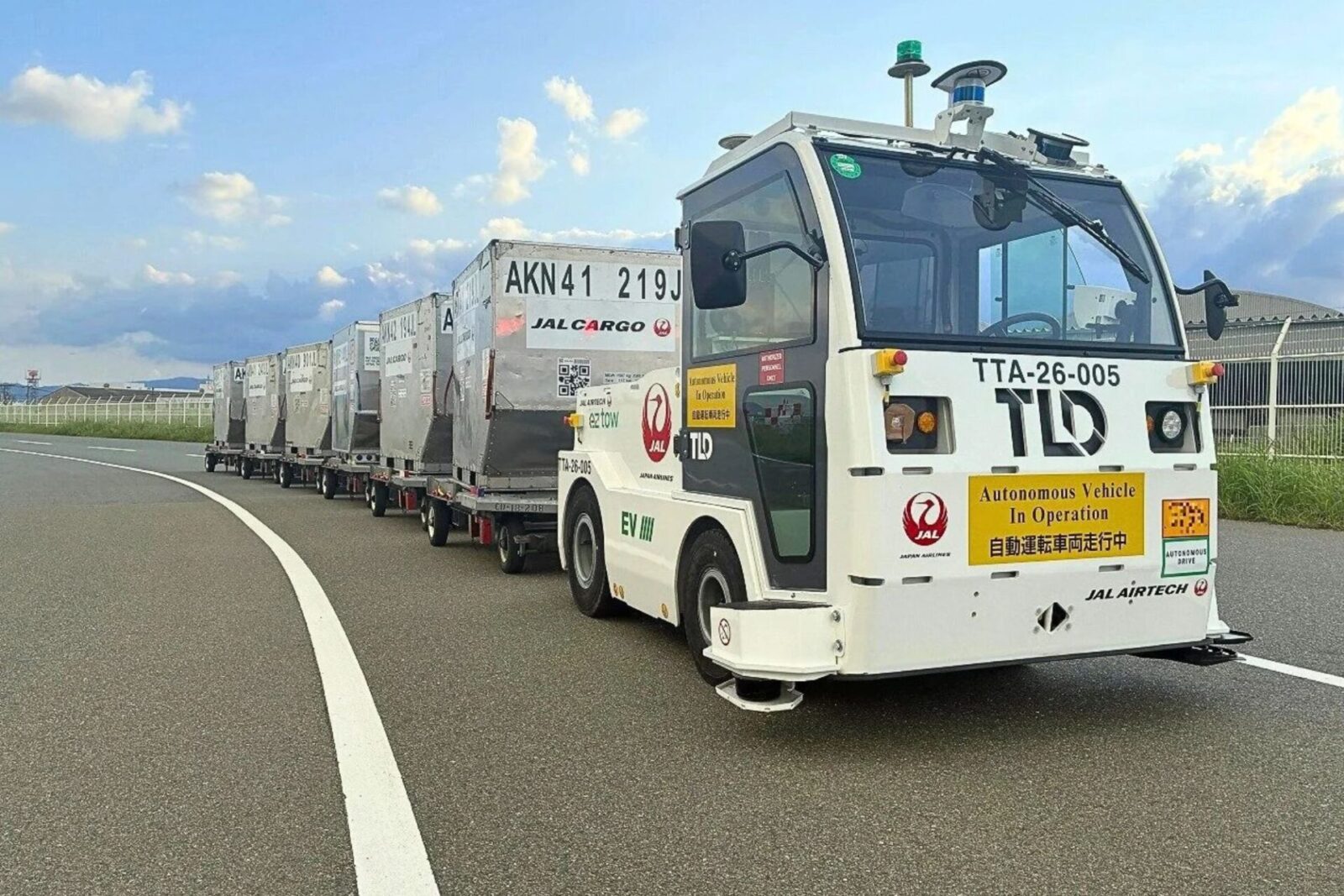 JAL brings driverless towing tractors to Fukuoka Airport - AeroTime