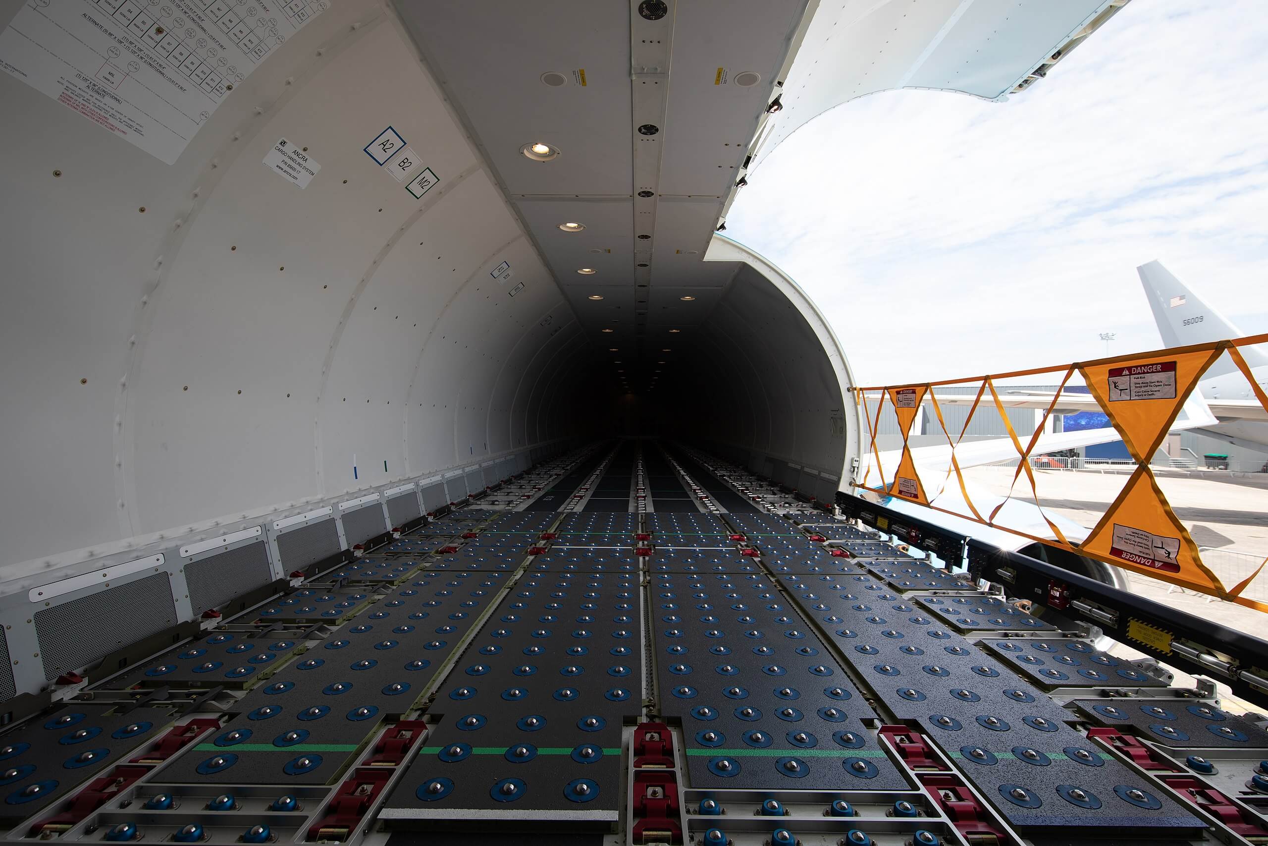 2560px-boeing_737-800_bcf_paris_air_show_2019_le_bourget_siae1216.jpg