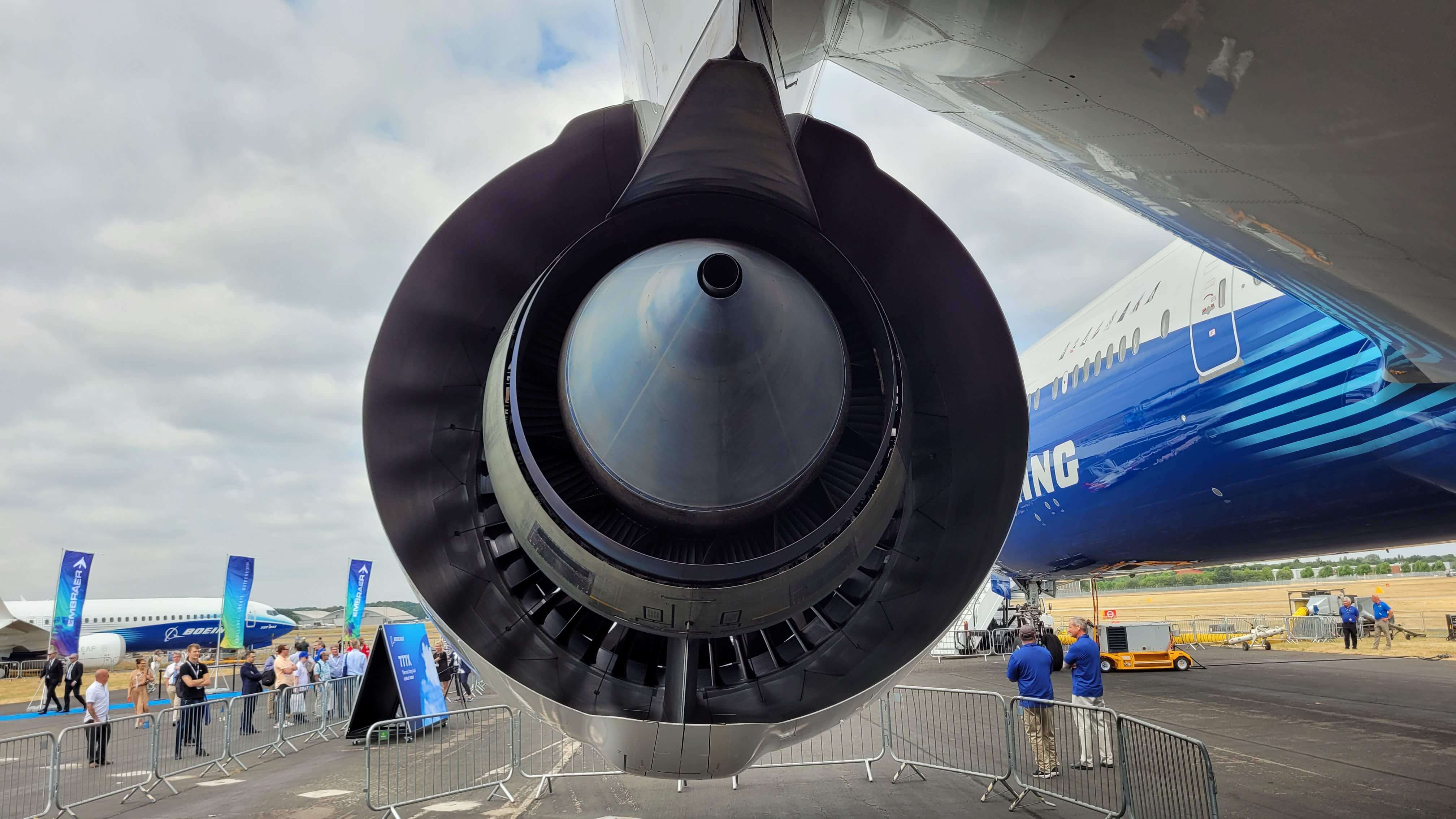 777X engine seen from behind at Farnborough Airshow